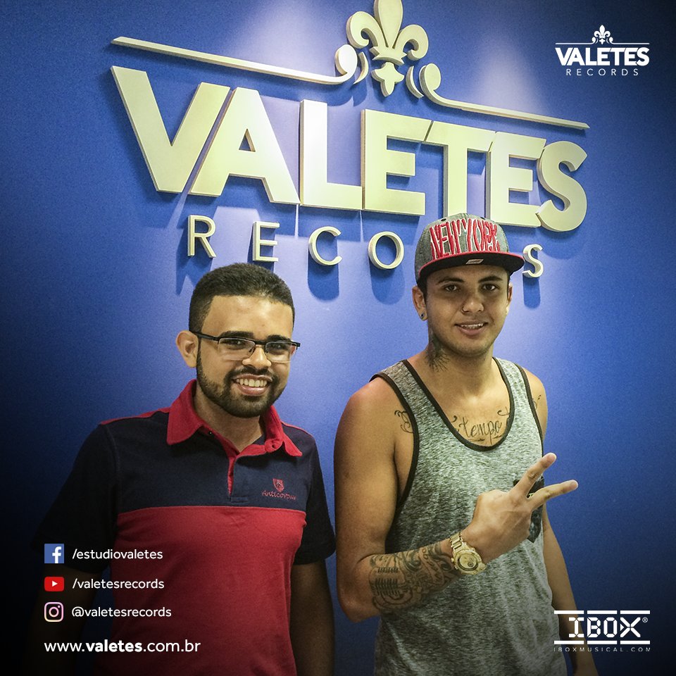 ValetesRecords's tweet photo. Dia de visista!
Recebemos a visita do MC RÔ aqui no estúdio para conhecer a nossa estrutura e equipe, obrigado!

#issoéValetesRecords https://t.co/t8yjLKOedh
