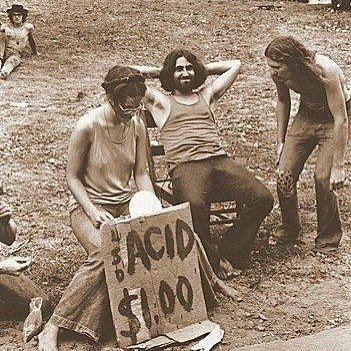 Festibl's tweet photo. Throwback to the good old days! (Maybe!) 😂🐇🤡 #Woodstock https://t.co/XnavQL1UJI https://t.co/9WhzrU6I8W