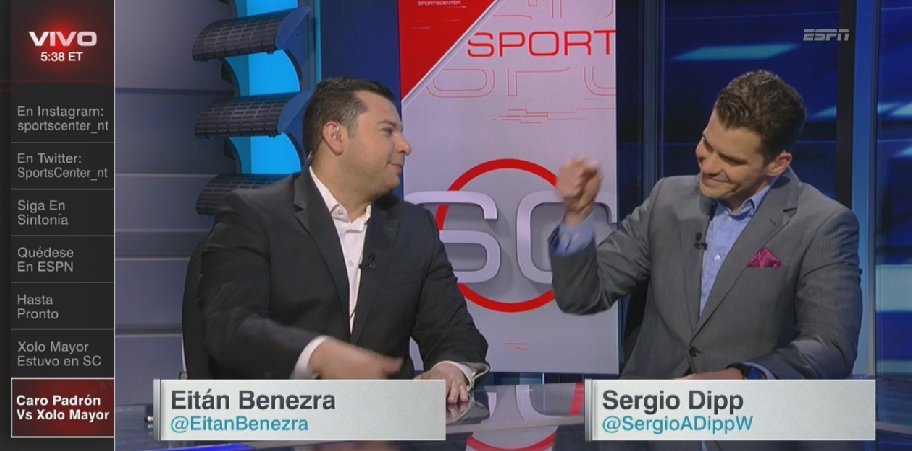SportsCenter_nt's tweet photo. ¡Están aquí @EitanBenezra y @SergioADippW para narrar el #RetoPerro! 🏓
@xolo333 🆚 @CarolinaPadron
🔥¡EN VIVO!
📺ESPN https://t.co/KfyOpvFkXo