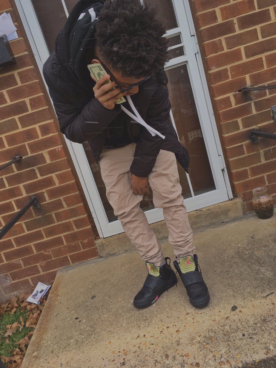 w_6teenhunnit's tweet photo. My Own Boss 💰💯#ForYouGma ❤️ https://t.co/PR8r9cxAGX