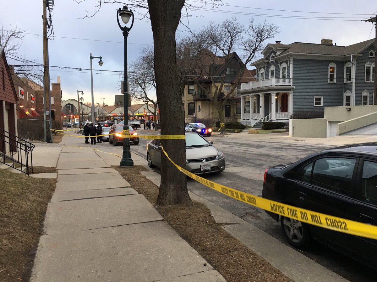 benhoeks's tweet photo. Police just opening up #BradyStreet again. There were 7 officers here earlier. Anyone know what happened? https://t.co/uhb3tOuJrn