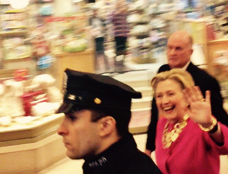 LaurenMilberger's tweet photo. Just a regular day in NYC... "#OscardelaRenta was an immigrant, as Mike Bloomberg said, and aren't we glad he was." #HRC #stampdedication https://t.co/gaCC4Bl4a8