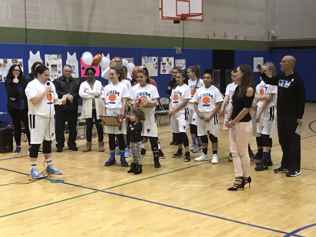 CSIMDragons's tweet photo. Jolie honoring Coach Stefanski. #csimdragons https://t.co/0Yvqn8P15t