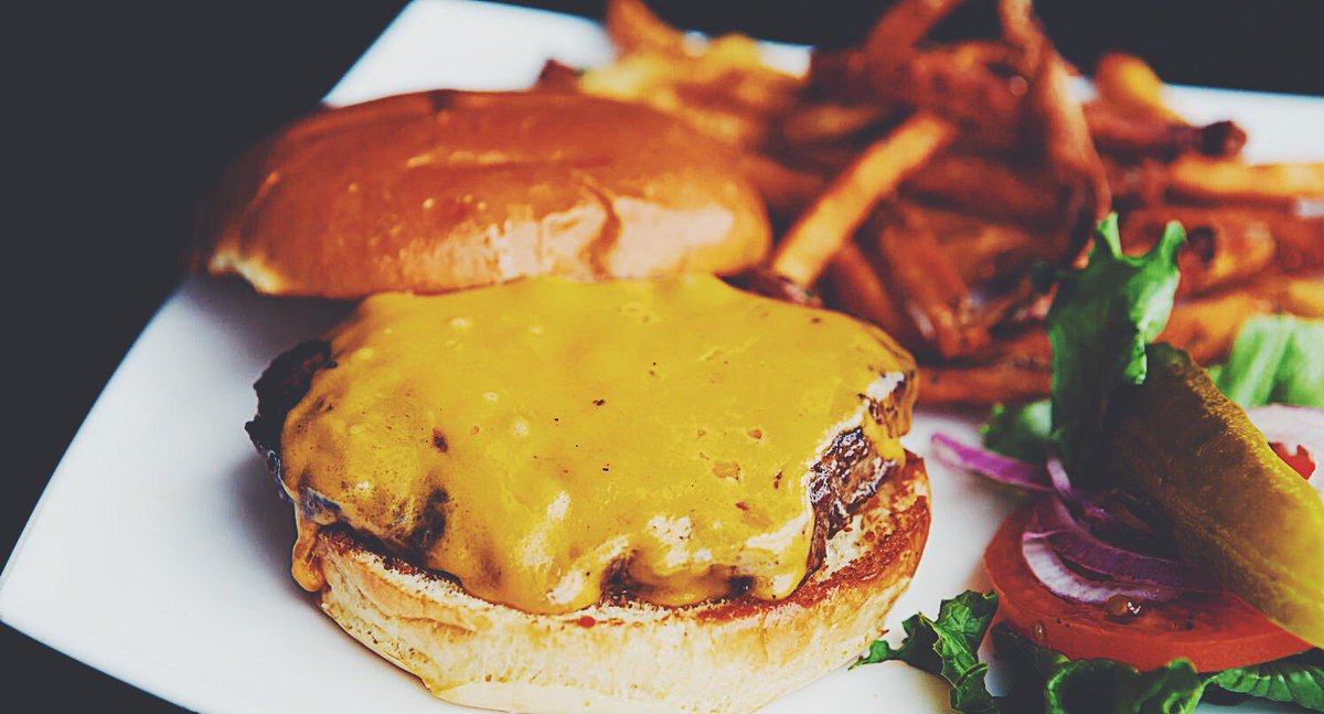 WineAndGarden's tweet photo. RT^@LoopMpls: We know how to make your Thursday's better - $5 #Burgers. #YesPlease #LoopItUp https://t.co/gXtdK0rf9S