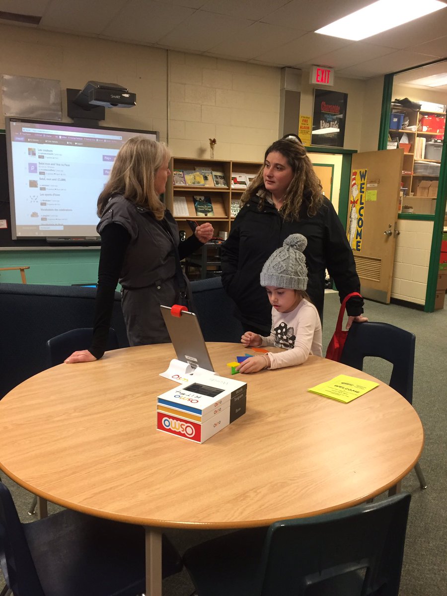 CameronStPS's tweet photo. So much learning is happening now with our parents! #familytechnight #learnwithus @SCDSB_Schools https://t.co/UZvVANBzts