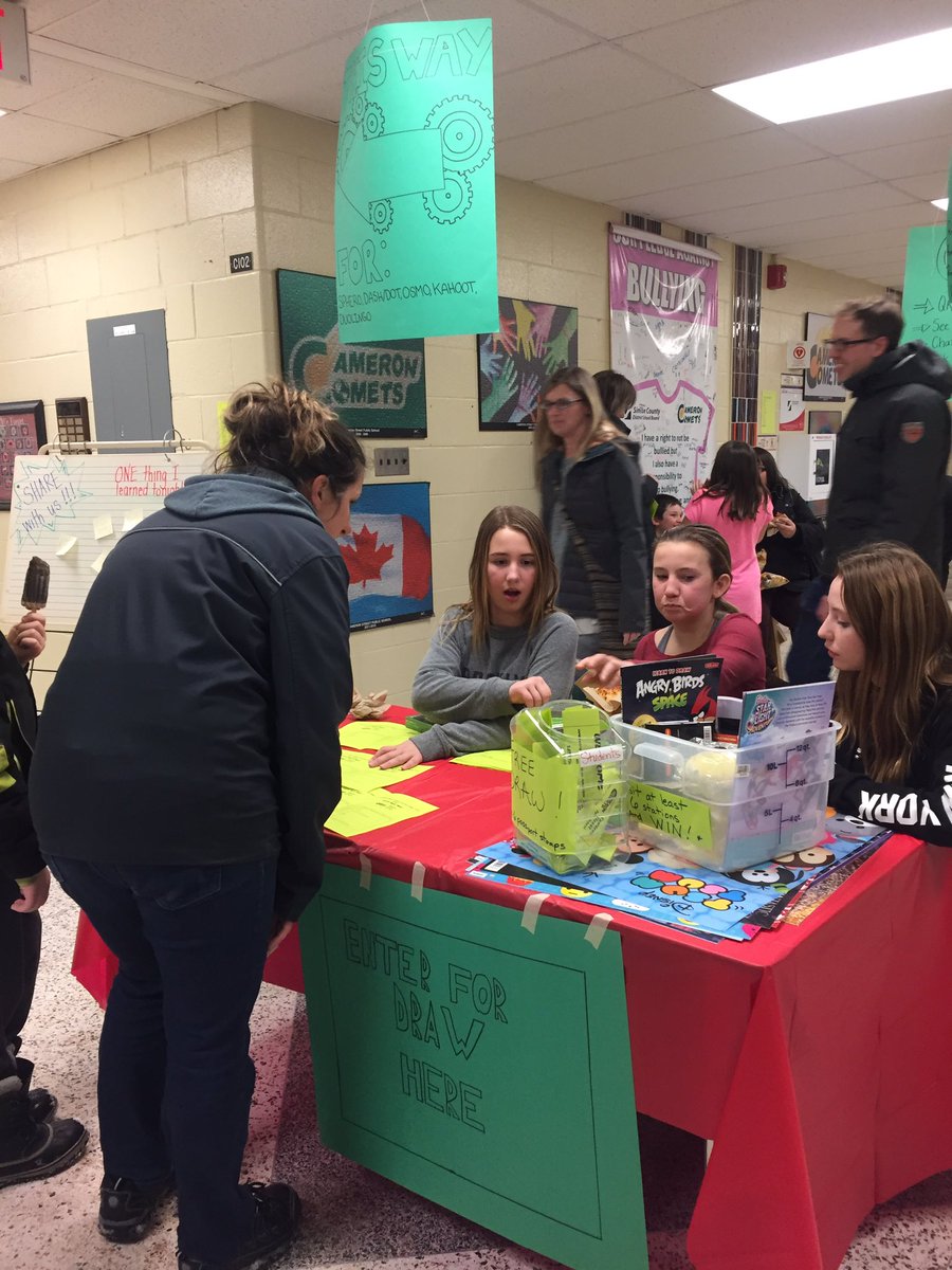 CameronStPS's tweet photo. So much learning is happening now with our parents! #familytechnight #learnwithus @SCDSB_Schools https://t.co/UZvVANBzts