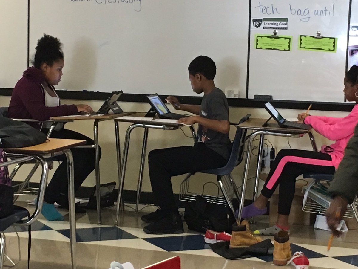 msperkins1123's tweet photo. Social Studies went paperless! What an experience! @RMS_Wildcats #SurfaceReady #savingtrees https://t.co/ITKcALnROE