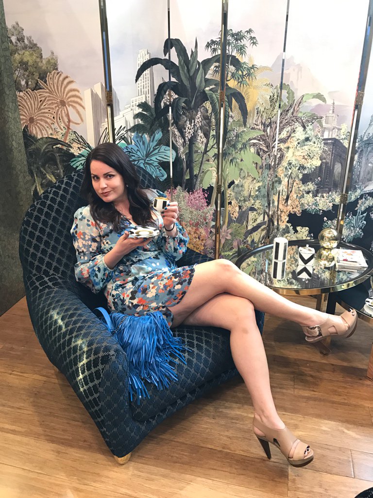 joybenedict's tweet photo. I know how to wear a chair! Checking out the new collection by @RocheBobois_fr & @Maison_Lacroix #bollare https://t.co/PBy1nlqcyX