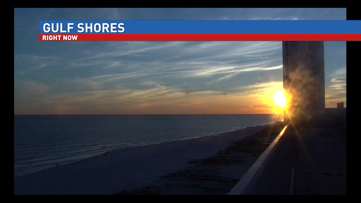 ChrisDunnCFI's tweet photo. Looks like someone's been painting the sky again! #alwx #sunset #GulfCoastLife #Local15 https://t.co/8h7I8v1blZ