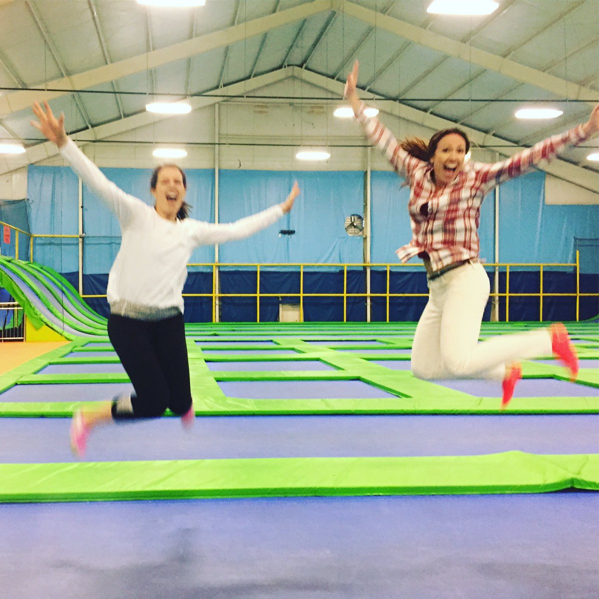 MillardPola's tweet photo. When your girls jump, you jump too. #jumpingworld #jumpforjoy https://t.co/VvK3WxOKZD