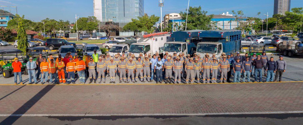 OdebrechtUnida's tweet photo. Trabajamos 24/7 para tu satisfacción. #GraciasOdebrecht #somostodosOdebrecht #8000empleos https://t.co/yLx20JRxS3
