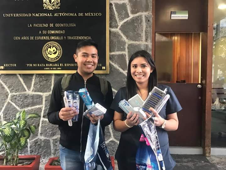CAFOdonto's tweet photo. Muchas felicidades a Mónica y Daniel!! #SonrisaMasSaludable #CAFO #ODONTO #UNAM https://t.co/DCZlkzRk9D