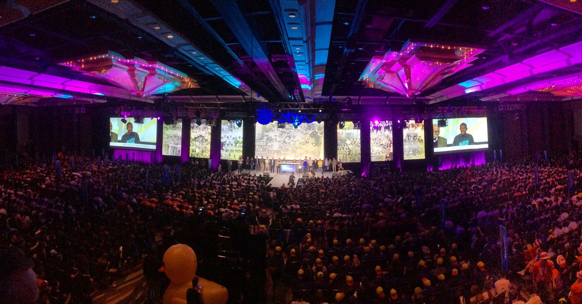 AviMayer's tweet photo. BBYO International Convention opening ceremonies. Simply breathtaking. #AZABBGIC2017 https://t.co/wqK7UzaLtW