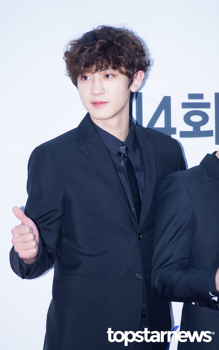 PEACHchanbaek's tweet photo. 170216 #CHANYEOL #BAEKHYUN at 4th Edaily Culture Awards #CHANBAEK https://t.co/wlAPRaCDBF
