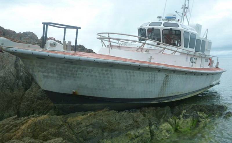 Launch on the rocks – a pilot vessel was stranded on Goods Island in the Torres Strait ow.ly/as1W3095v2I