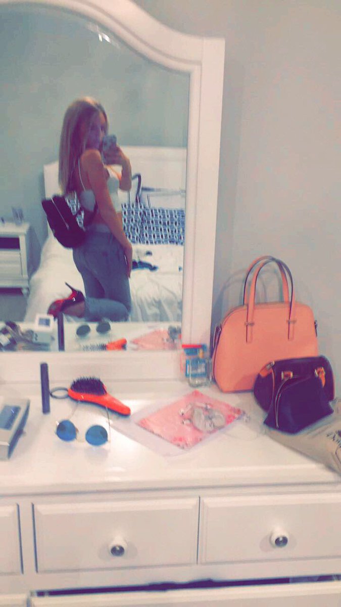 IzzyFlotron's tweet photo. High key gonna wear this in NYC tm https://t.co/lhyJ4yZ6GU