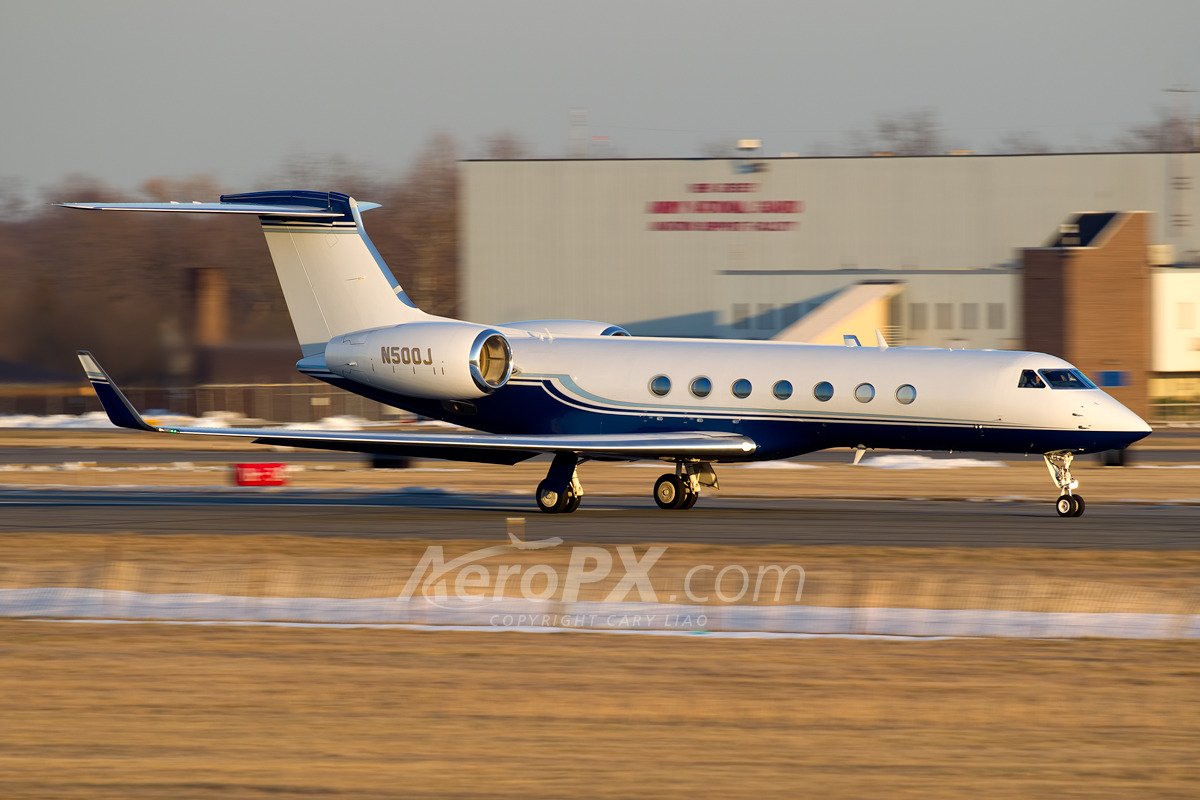 AeroPX's tweet photo. A resident J&amp;J @GulfstreamAero G550, on the roll at Trenton-Mercer Airport #avgeek #panning https://t.co/1xuk1KfhQK