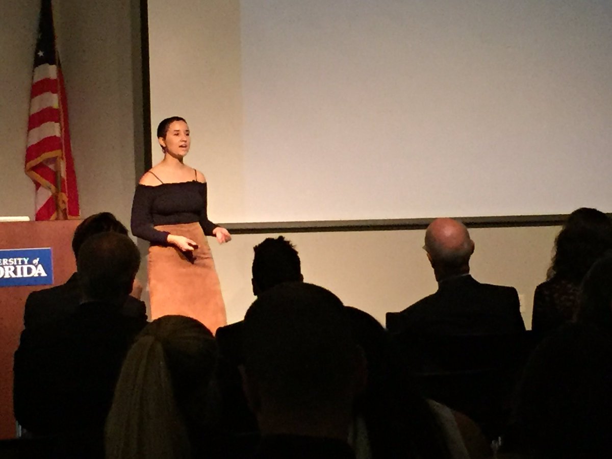 UFCALS's tweet photo. Marcela Mulholland addresses mental health in adolescents by proposing an integrated approach to mindfulness in education. #OneWorld2017 https://t.co/W9q3Zcr4KU