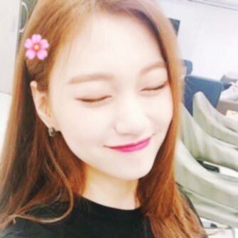 kdoyeonshi's tweet photo. #NewProfilePic #MatchingLayout #ImPrettyGirl #EveryonesBias #ChaeIsUgly #AndSeolToo https://t.co/qM1BE3z9Bt