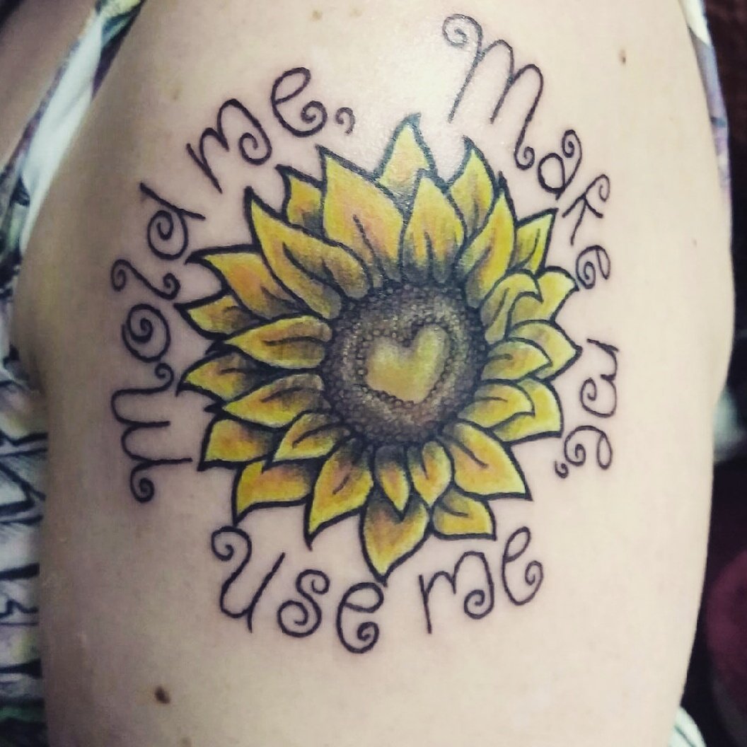 Amanda_Dilla's tweet photo. New sunflower tattoo. It's my favorite one yet!! https://t.co/FyhSTFYmoa
