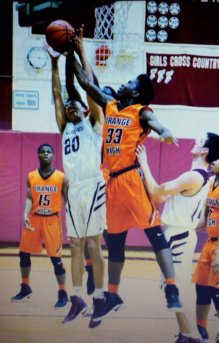 NANNPHOTO51's tweet photo. NJ HS boys basketball photos Verona vs Orange #veronahs #orangehs basketballphotos #www.nannphoto.exposuremanager.com https://t.co/ed1iiAewW8
