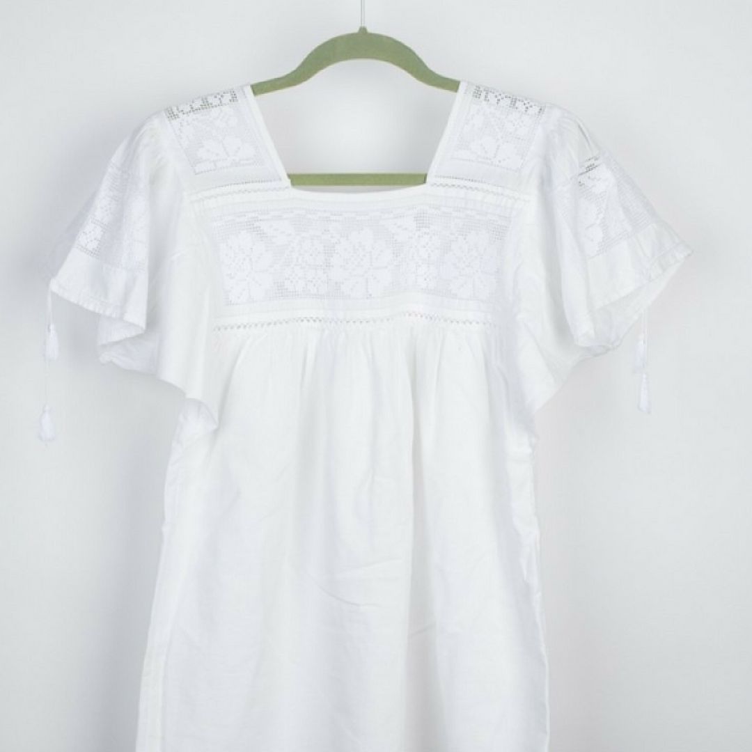 alegreea's tweet photo. White Cotton Blouse with Openwork. #fashion #shopping #style #cute #artisan #handmade #alegreea #blouse #michoacan https://t.co/EmRGyLGR5E https://t.co/dnzWDZjISv