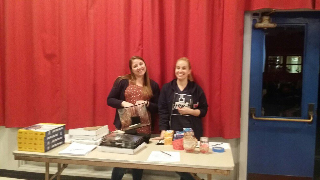 dollandhuskies's tweet photo. Thank you to Ms. Jesolva and Mrs. Knapp for helping to promote our Family Math night!!! https://t.co/uqMbSpBwDW