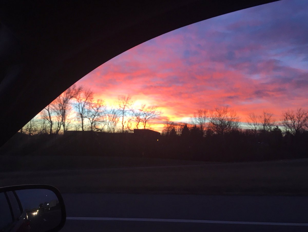 anneeliseparks's tweet photo. This evening's sky was perfection. #stlsunset #mosunset https://t.co/NdDe09Lnxq