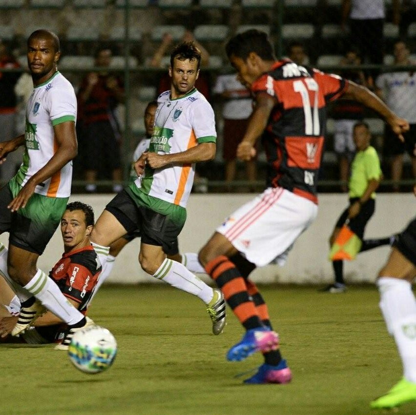 É #ChapaNoCanto papai... Feliz pela vitória e pelo gol. #VamosFlamengo 🔴⚫ #PagueOsCréditos 😂