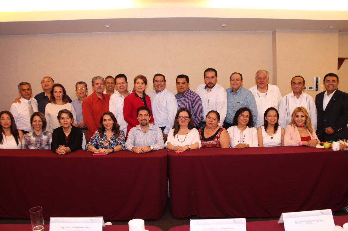 CECyTEA's tweet photo. En reunión nacional, Directores Generales toman importantes acuerdos para mejoras de la institución en beneficio de nuestros alumnos. https://t.co/uKqdxvOzLk