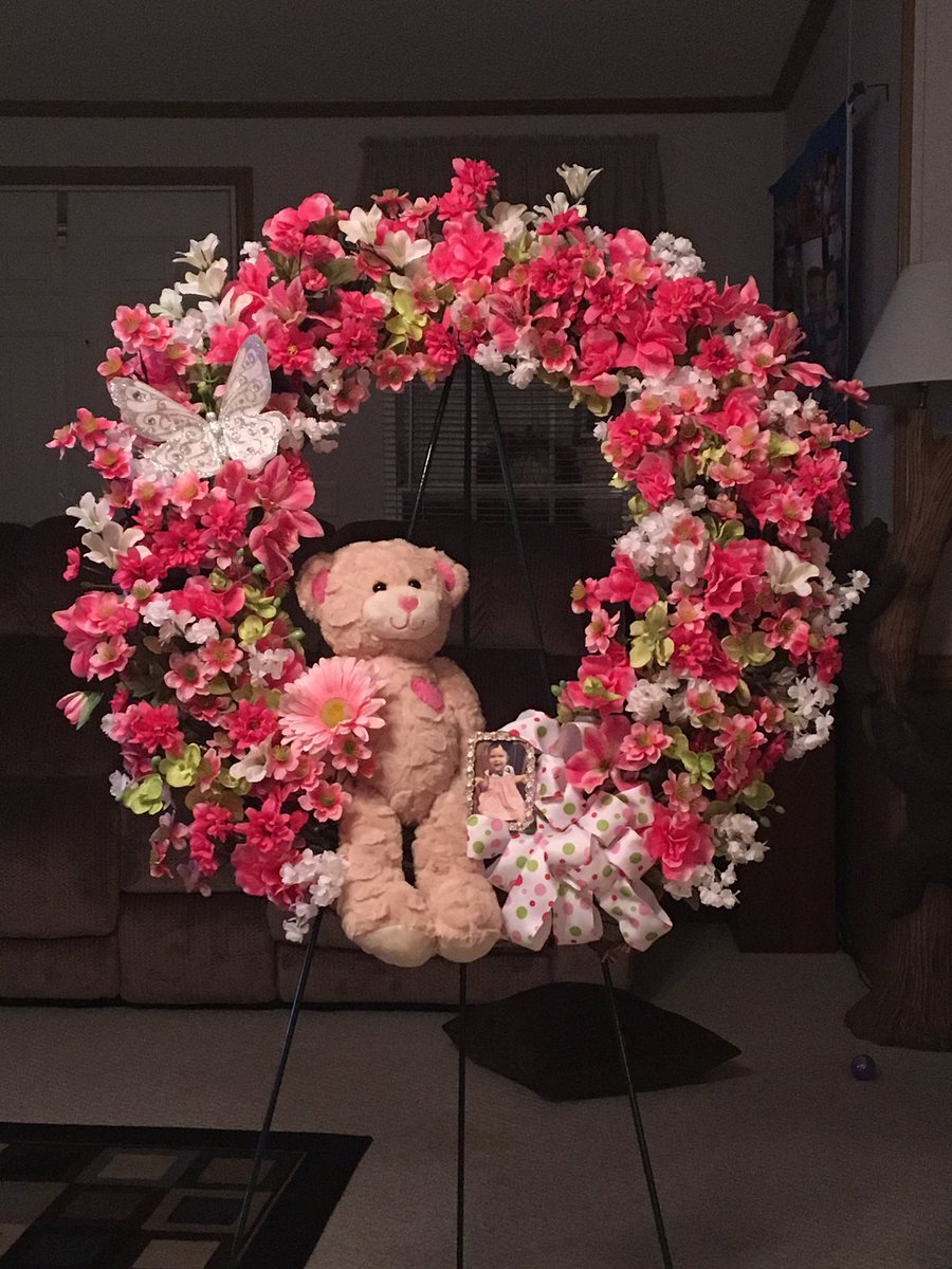 Marleyrenaa's tweet photo. My aunt Wendy outdone herself!!! 💗 I know my angel is smiling 👼🏼 https://t.co/1e1NUdQYd0
