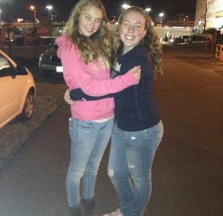 mollykgervais's tweet photo. happy birthday to the second thickest Irish baddie I know, love you since forever homie #cousins #msthompson <333 @CaraMccormack https://t.co/iLfjSwyaxV