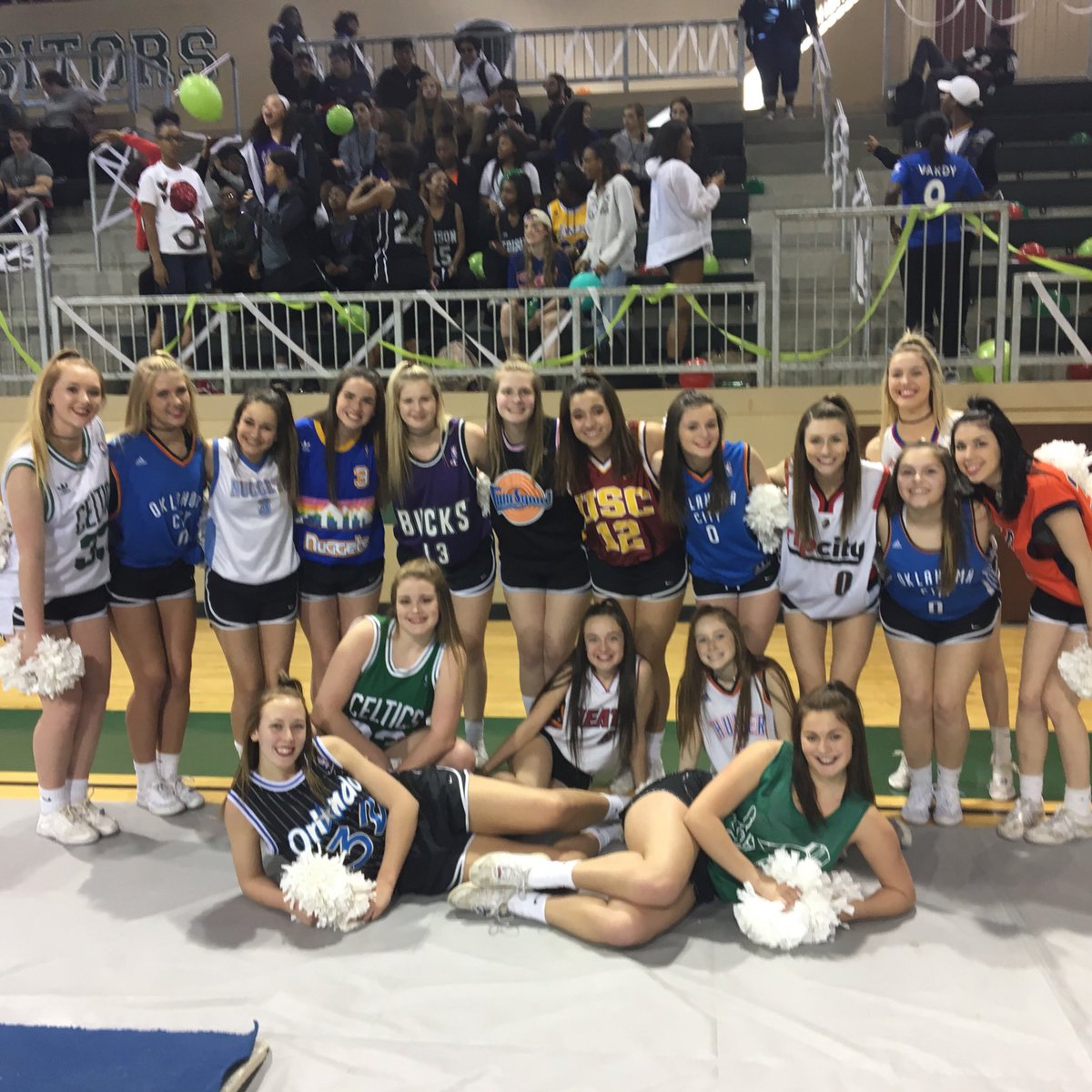 EdisonPrepCheer's tweet photo. We 💚 E-Week! 😍🏀 https://t.co/0Mi0GEhHDV