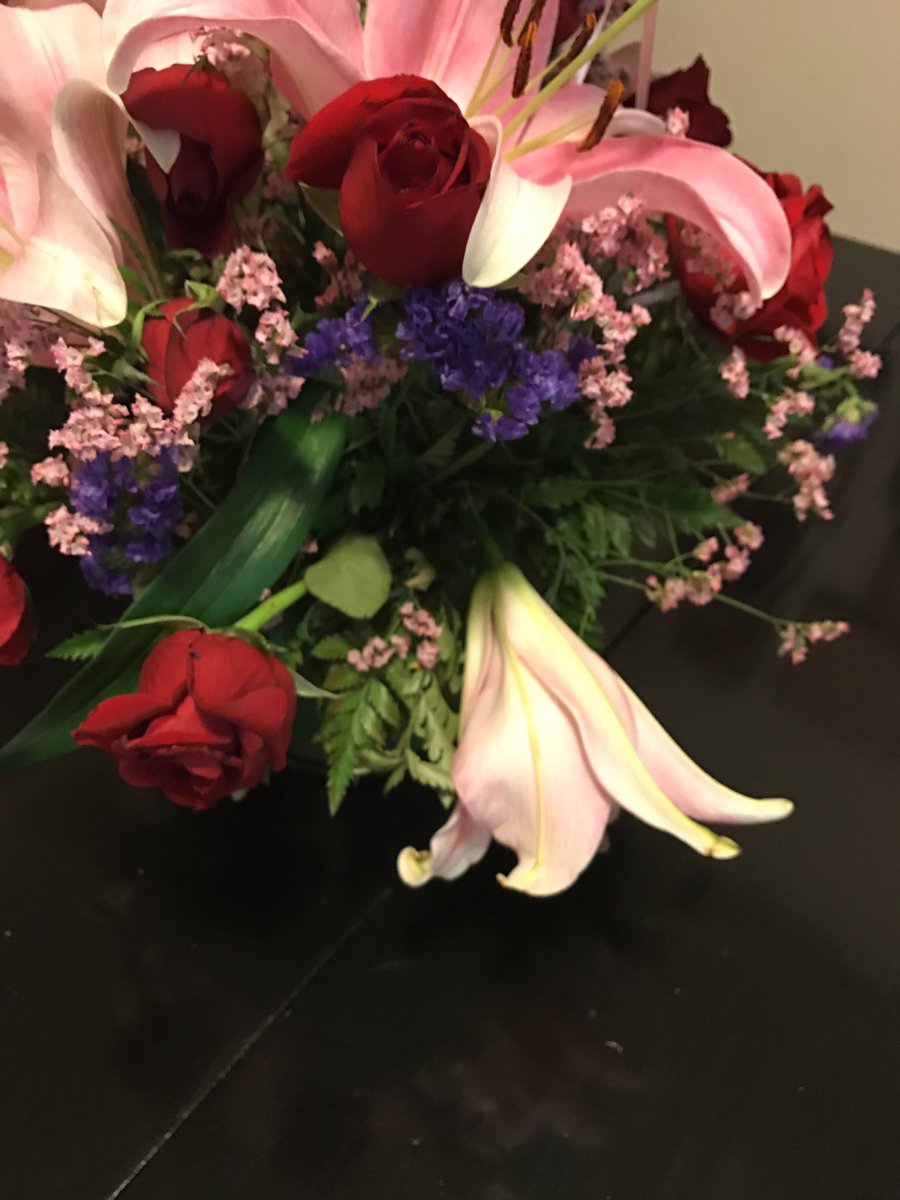 HWM277's tweet photo. @1800flowers expectations vs reality they aren't even the right flowers, then today after I called your OS customer service I get wrong item https://t.co/IAWcN3SUQ1