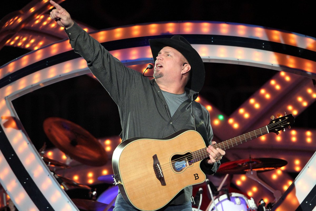 RoyalHotelYEG's tweet photo. Attending a Garth Brooks concert? We've got a HOT rate for you! #hotrate #yeghotels @garthbrooks #concertready
https://t.co/2P3srhUiil https://t.co/i1CuySNqg7