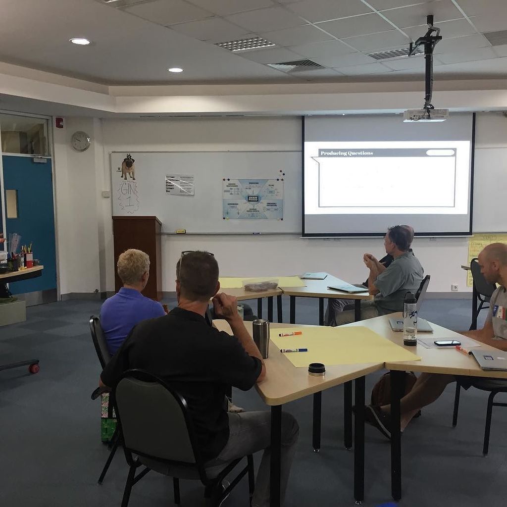 MSNagaNaga's tweet photo. MS teachers learning how to help students generate their own questions. #jisedu #msjis https://t.co/wGB5qjyExL https://t.co/TRJdqrHWV0
