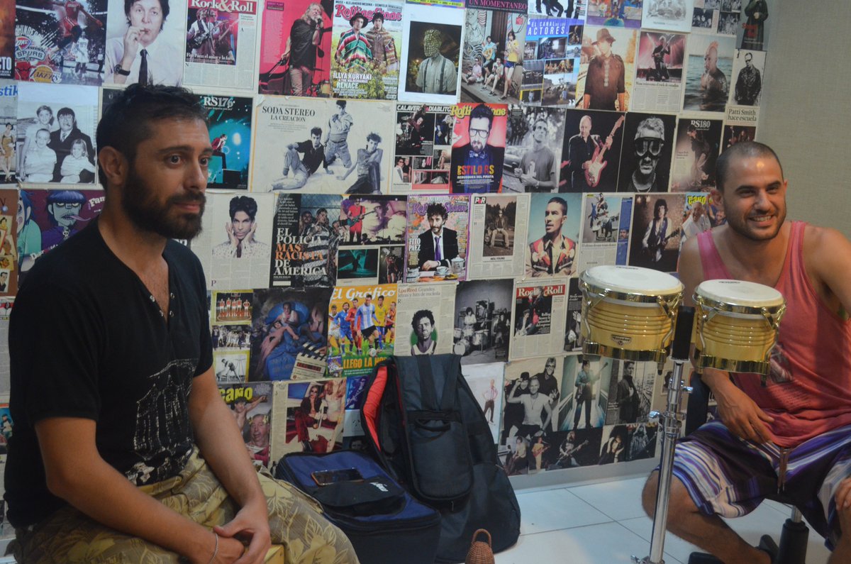 Ya esta en el estudio de radioypunto.com en compañía de <a href="/bolaingle/">La Bola En La Ingle</a> esta bandaza de @SobreVuelo .
No te lo pierdas