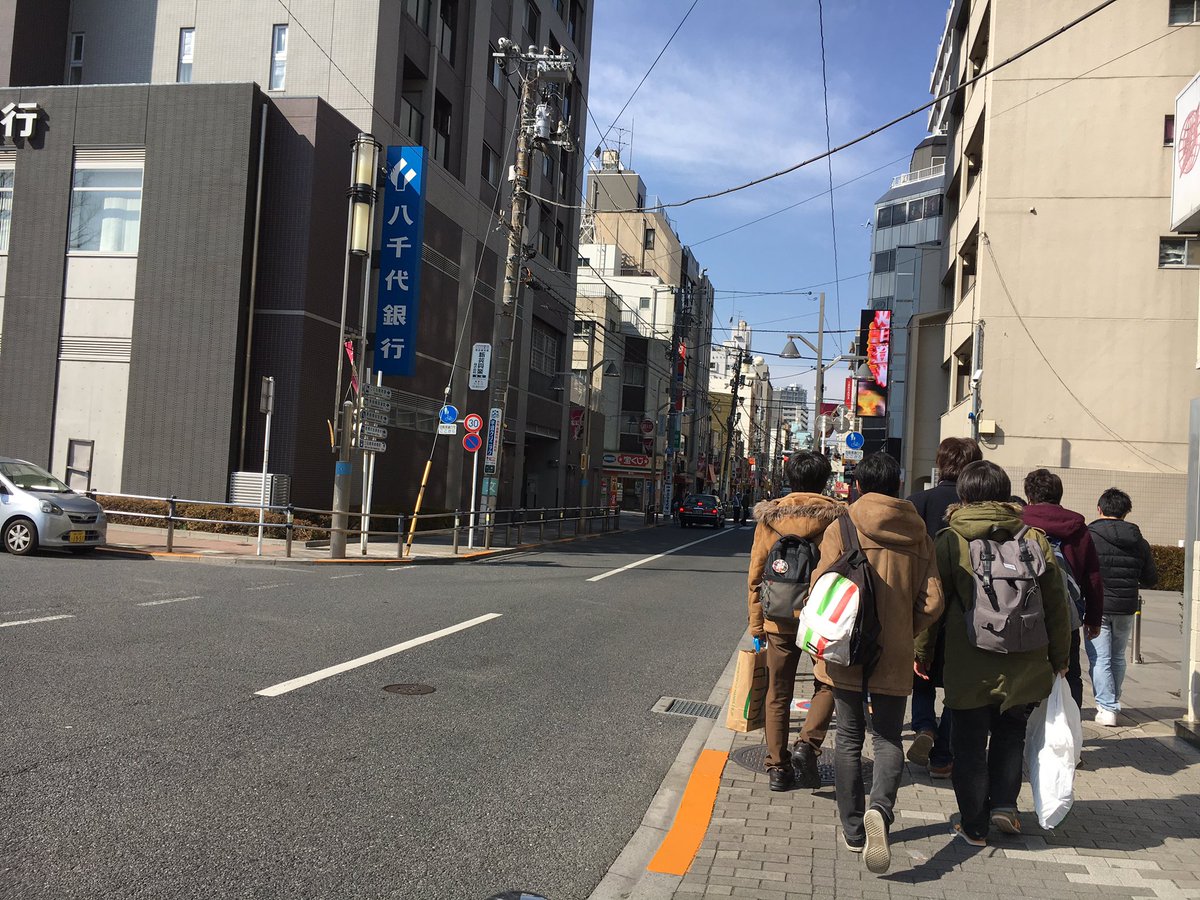 tais_sotsuten's tweet photo. 【成瀬ゼミ】今日の会場の行き方です。

ロータリーを出て真っ直ぐ進み、すぐ松屋が見えるので右に曲がります。
その道を進むとかぶら屋が左手に見えるので左手に曲がり進むと大通り(国道17号)に出ます。
その大通りを左手に進んで行くとたどり着けます。 https://t.co/VLNkOHrhlN