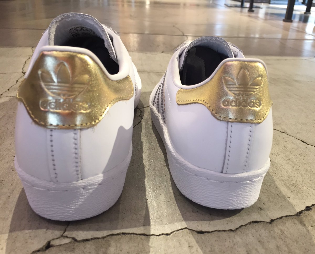 BY_MACHIDA's tweet photo. “Mens Womens”
〈adidas origimals〉
SUPER STARの別注モデル入荷しております。この春に履きたいエレガントな白スニーカーです。
是非、店頭でご覧下さいませ
16,000円+tax
#BYITEMSM
#BYITEMSW 
#adidas
#町田 https://t.co/CFSINAonPD
