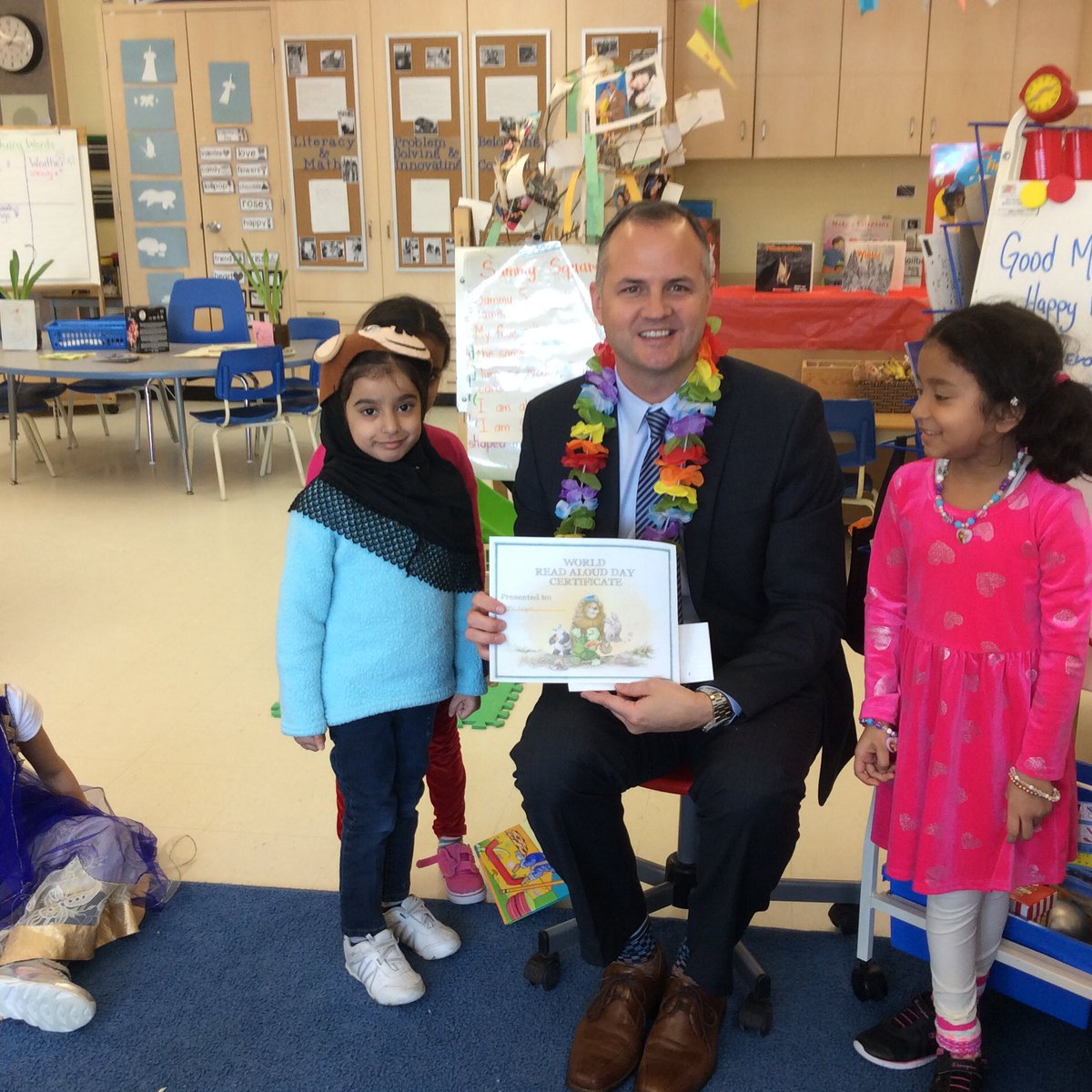 RobinAPerri's tweet photo. GL celebrates our 6th World Read Aloud Day with our guest readers @wendy_vokey @PNeerja @RituA3 @RipenjitHothi @amtulejaz @litworldsays https://t.co/jmUBIEDRcs