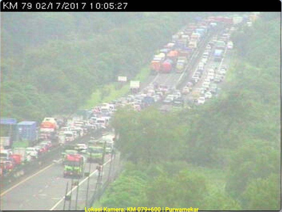 10.11 via CCTV <a href="/PTJASAMARGA/">PT. JASAMARGA</a> situasi arus Contra Flow Tol Cipularang KM 80, mengarah Bandung. #RTMCjabar