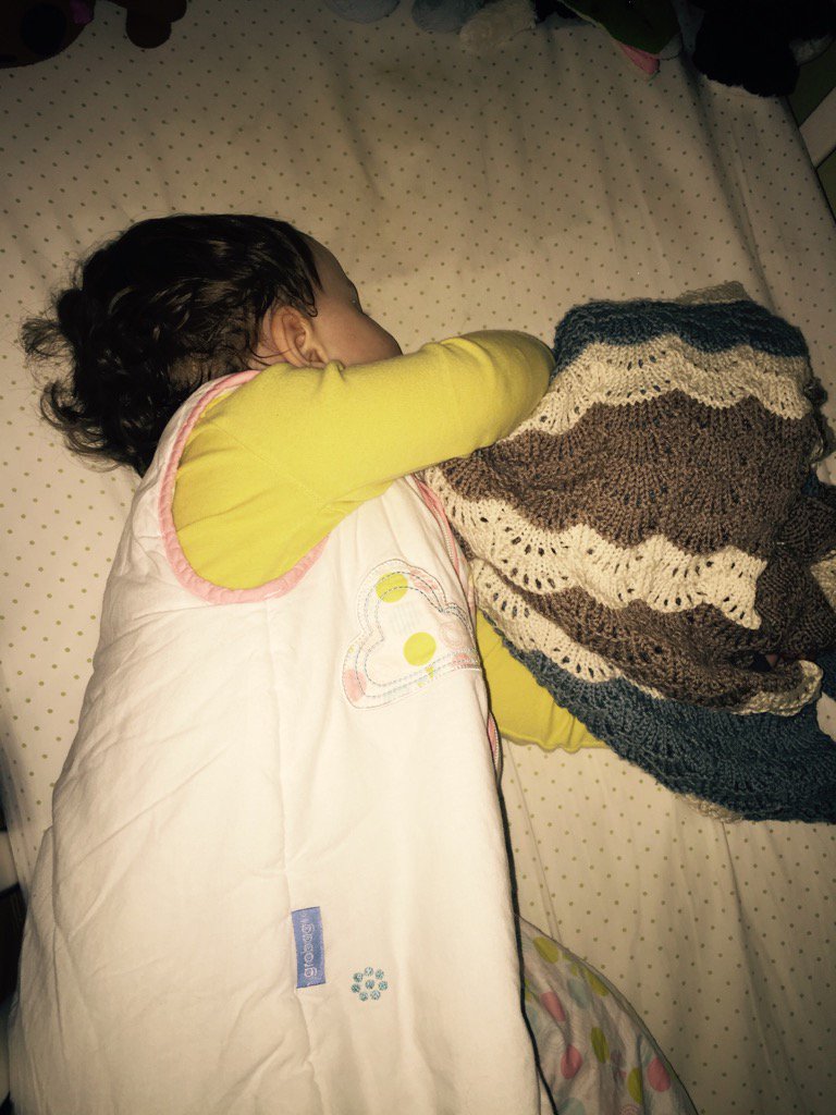 BabyMillerB's tweet photo. Me and my @80toAdie blanket. #snugglebot https://t.co/Md4r2vonxm