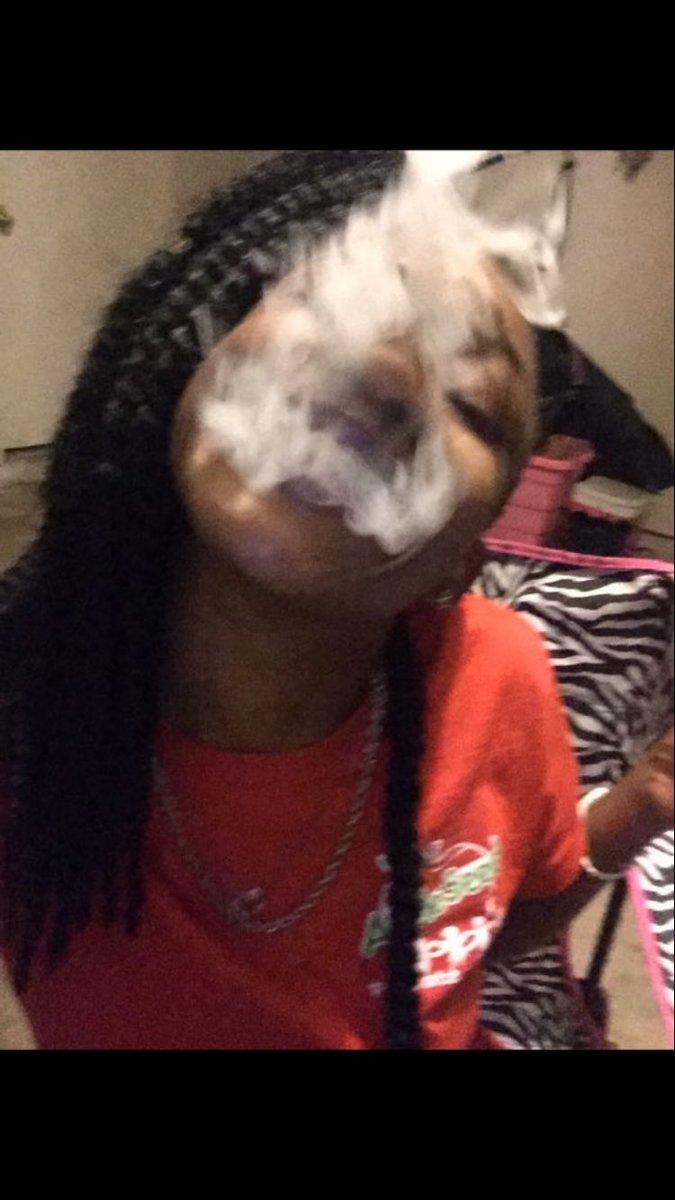 _benjvmins_'s tweet photo. me if they legalize weed vs me if it stays illegal https://t.co/r8NOMtDWHq