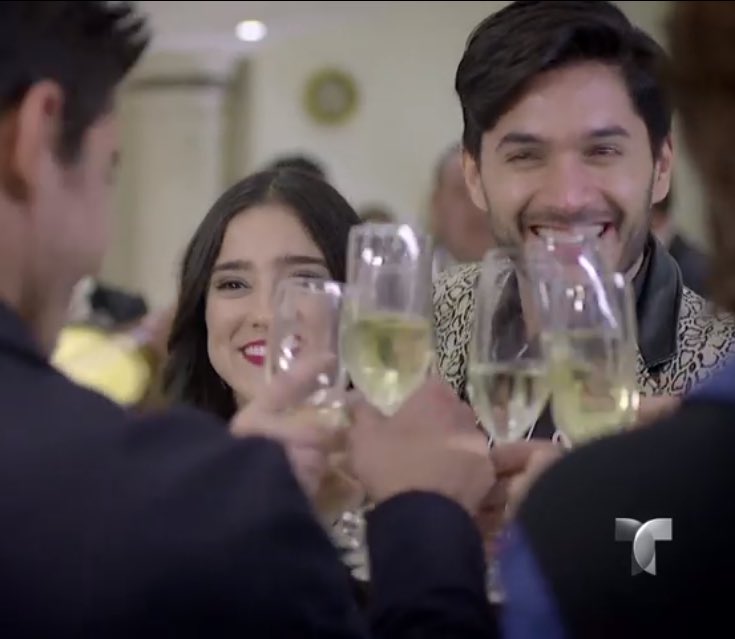 SernaFans's tweet photo. Her smile 😍💖🌈
#GuerraDeIdolos #VivianaSerna #SernaFans @GuerraIdolosTV @VivianaSerna https://t.co/GuuJHZDh8Z