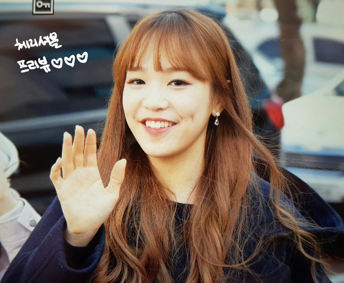 20000828net's tweet photo. 170217 뮤직뱅크 중간출근 #에이프릴 #레이첼 프리뷰

@APRIL_DSPmedia #APRIL #Rachel #성나연

🌸🌸 https://t.co/AxrPogqPTp