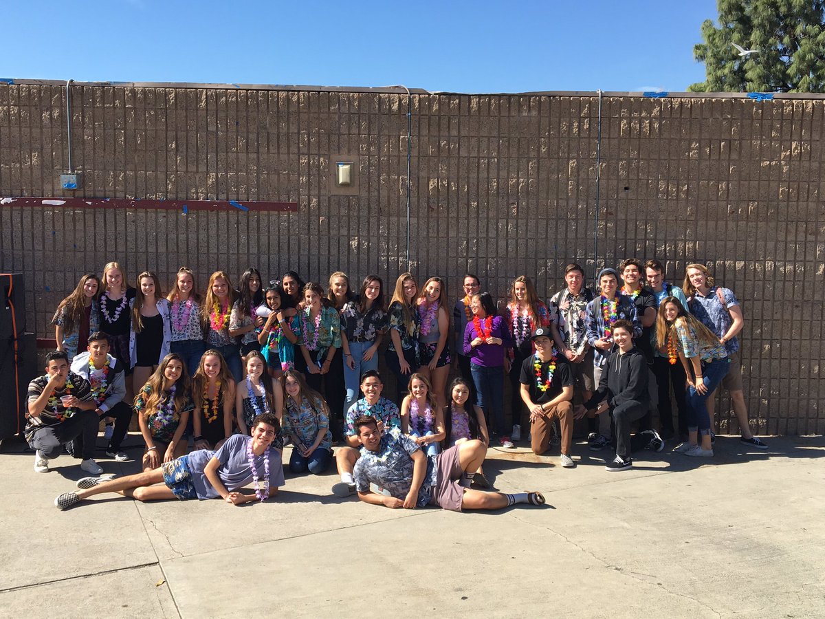 ehsclassof_18's tweet image. ohana means family &amp;amp; family means destroy all the other classes in the rally tomorrow!!!!💚🌺‼️