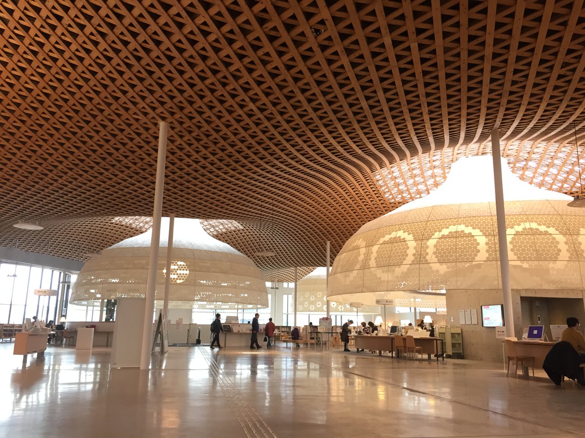 愛知県建築士事務所協会 一宮支部 本日は 愛知県建築士事務所協会一宮市部のメンバーと墨会館のボランティアスタッフで 岐阜市立 図書館 みんなの森 ぎふメディアコスモス の見学に行ってきました