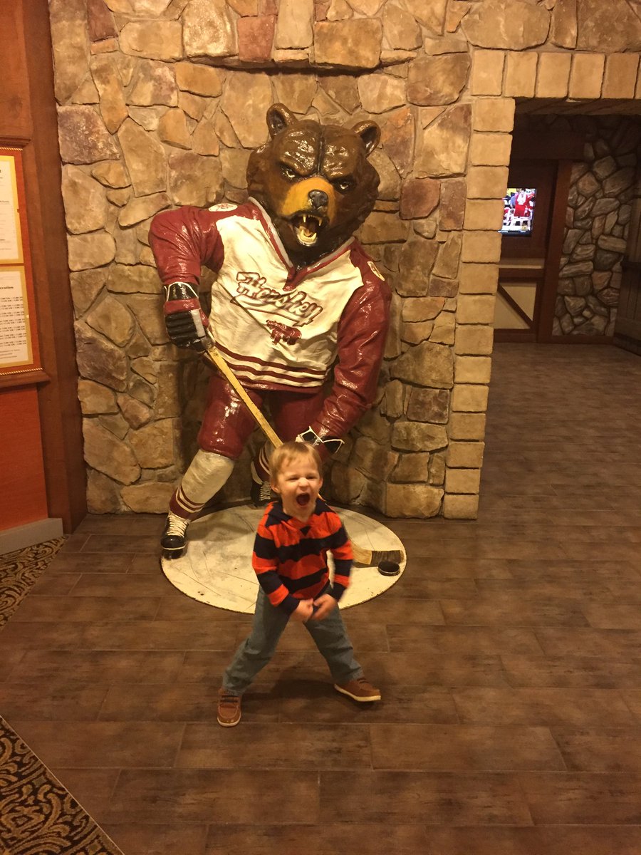 sararcowart's tweet photo. Safe to say he learned that pose from Aunt Sara. #alwaysgametime https://t.co/3TK51rCspc
