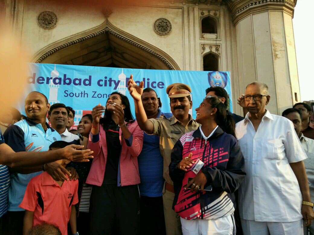 shochatrinaka's tweet photo. #5K_Run at Charminar.. https://t.co/cDOipPhEMn