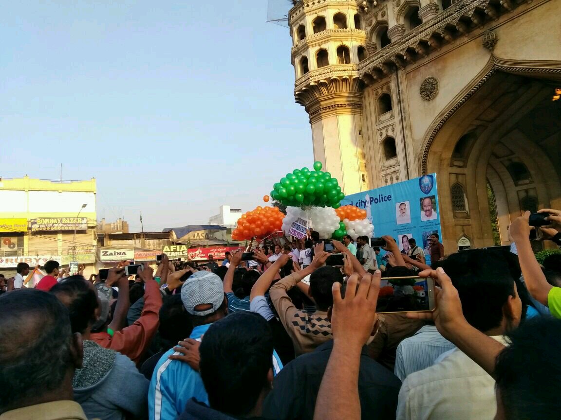 shochatrinaka's tweet photo. #5K_Run at Charminar.. https://t.co/cDOipPhEMn